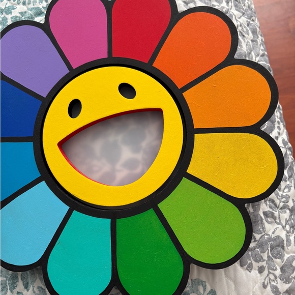 Multicolor Smiling Flower Wall Decor - Picture 7 of 10